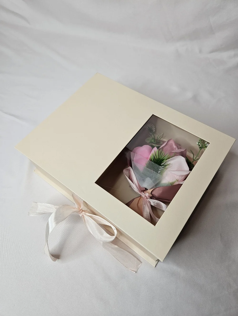 Luxury Gift Box with Reed Diffuser & Soap Flower Bouquet – Charming And Elegant
